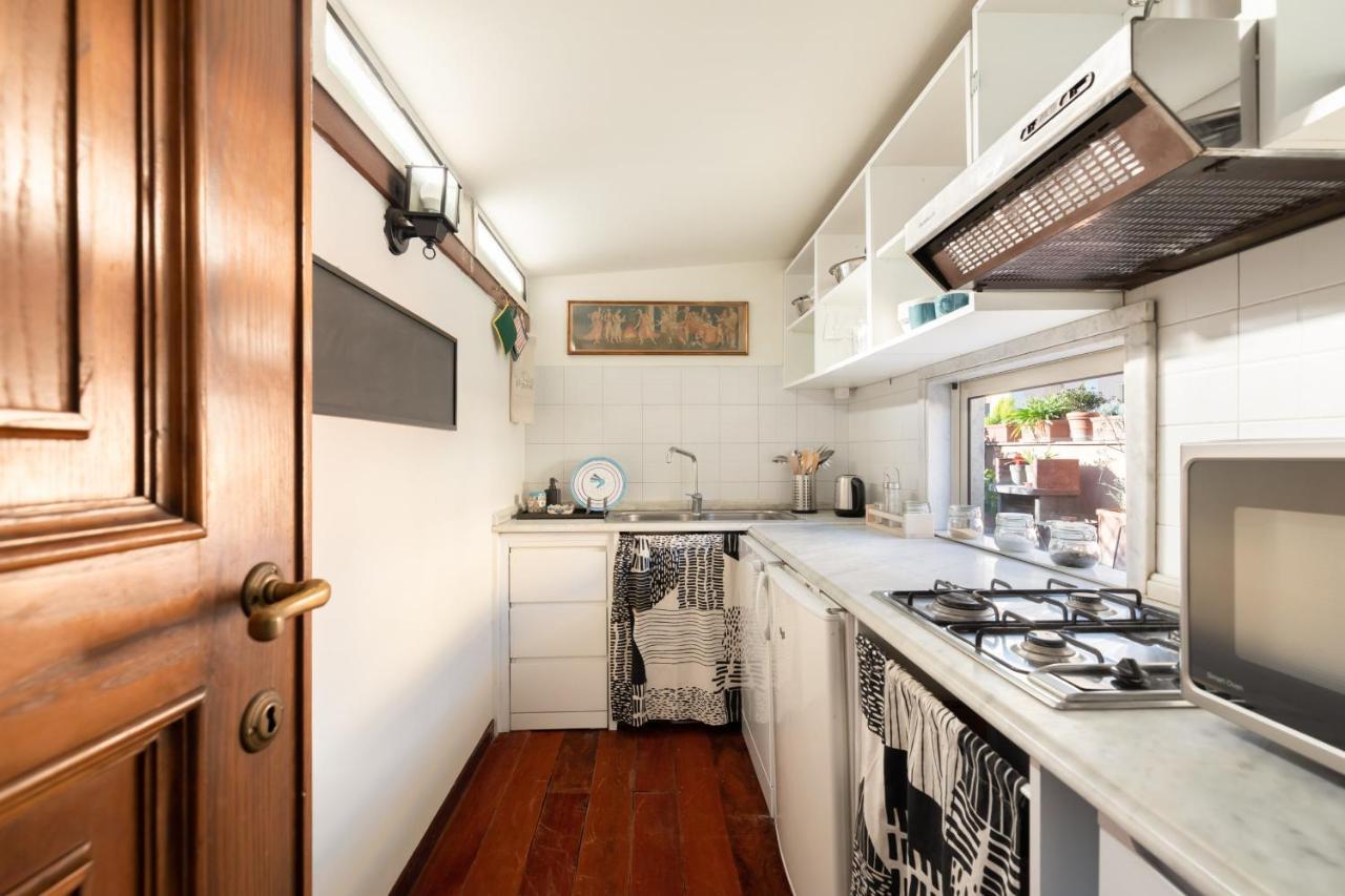 Bright And Comfy Terraced Apartment In Trastevere Rome Exterior photo